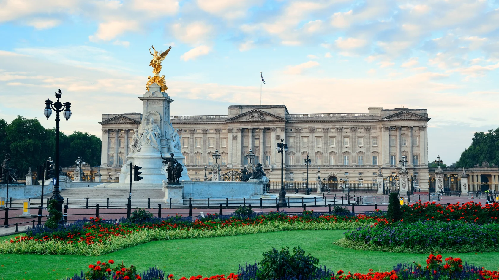 Victoria Memorial Buckingham Palace